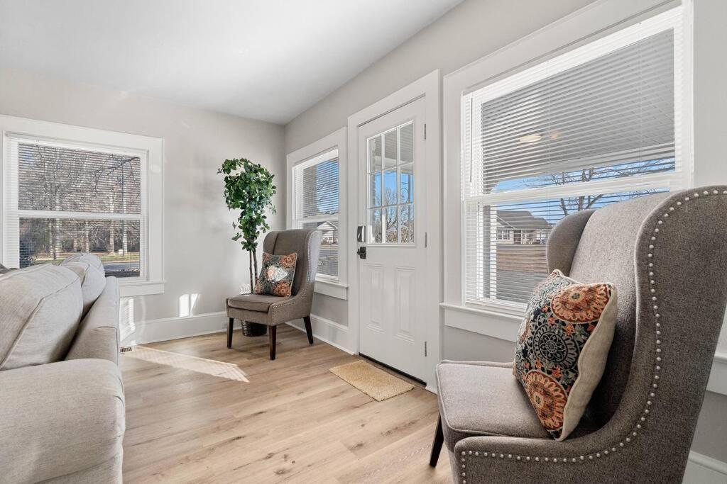 Cozy 4B Retreat Near Uptown King Beds Sleeps 12 Vila Charlotte Exterior foto