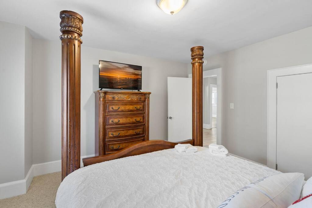 Cozy 4B Retreat Near Uptown King Beds Sleeps 12 Vila Charlotte Exterior foto