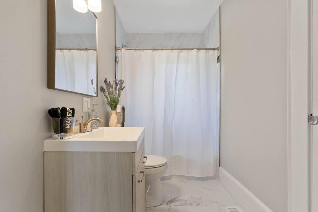 Cozy 4B Retreat Near Uptown King Beds Sleeps 12 Vila Charlotte Exterior foto