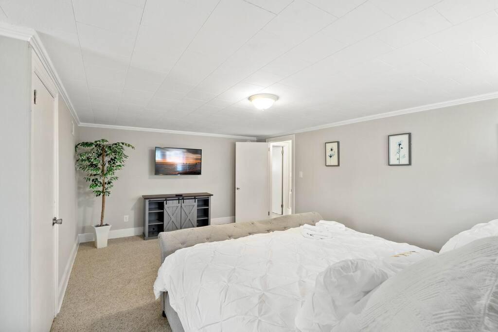 Cozy 4B Retreat Near Uptown King Beds Sleeps 12 Vila Charlotte Exterior foto