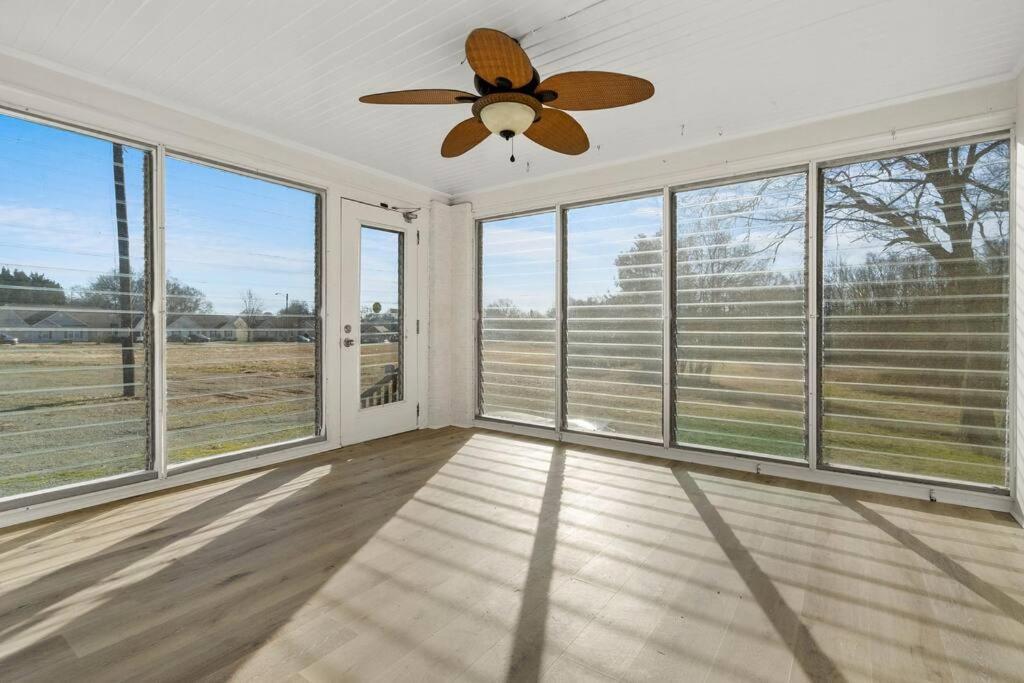 Cozy 4B Retreat Near Uptown King Beds Sleeps 12 Vila Charlotte Exterior foto