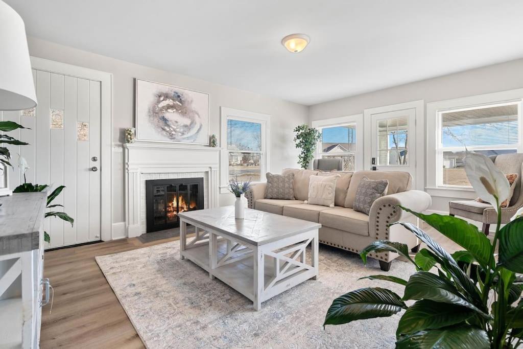 Cozy 4B Retreat Near Uptown King Beds Sleeps 12 Vila Charlotte Exterior foto