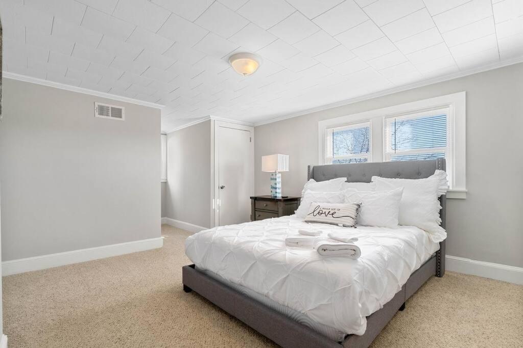 Cozy 4B Retreat Near Uptown King Beds Sleeps 12 Vila Charlotte Exterior foto