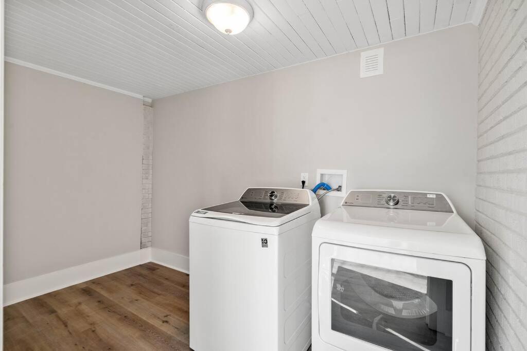 Cozy 4B Retreat Near Uptown King Beds Sleeps 12 Vila Charlotte Exterior foto