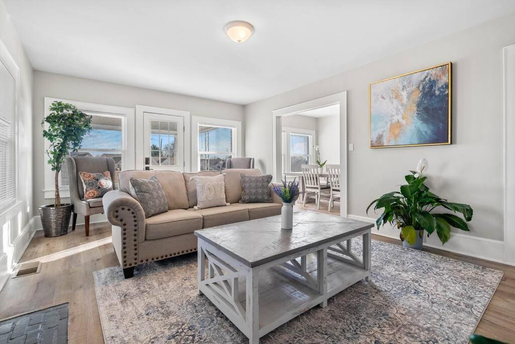 Cozy 4B Retreat Near Uptown King Beds Sleeps 12 Vila Charlotte Exterior foto